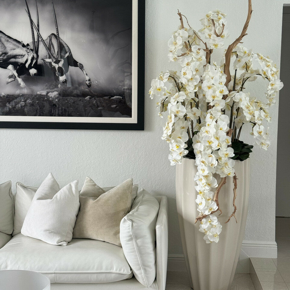San Jose Beige Sand Vase with White Orchids in Cascade – Evervale