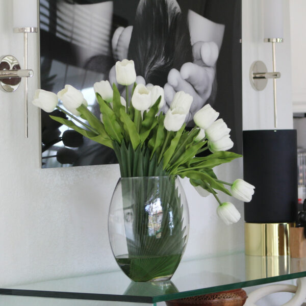 Lunar vase with white tulips – Evervale