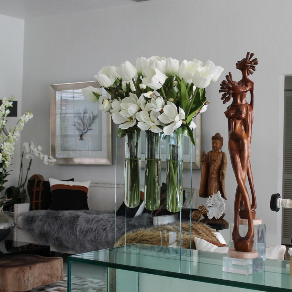 Triple vase with white tulips – Evervale
