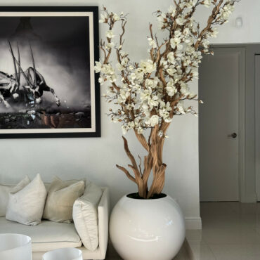 White Magnolia Tree in Glossy White Globe Pot, 76 cm – Evervale